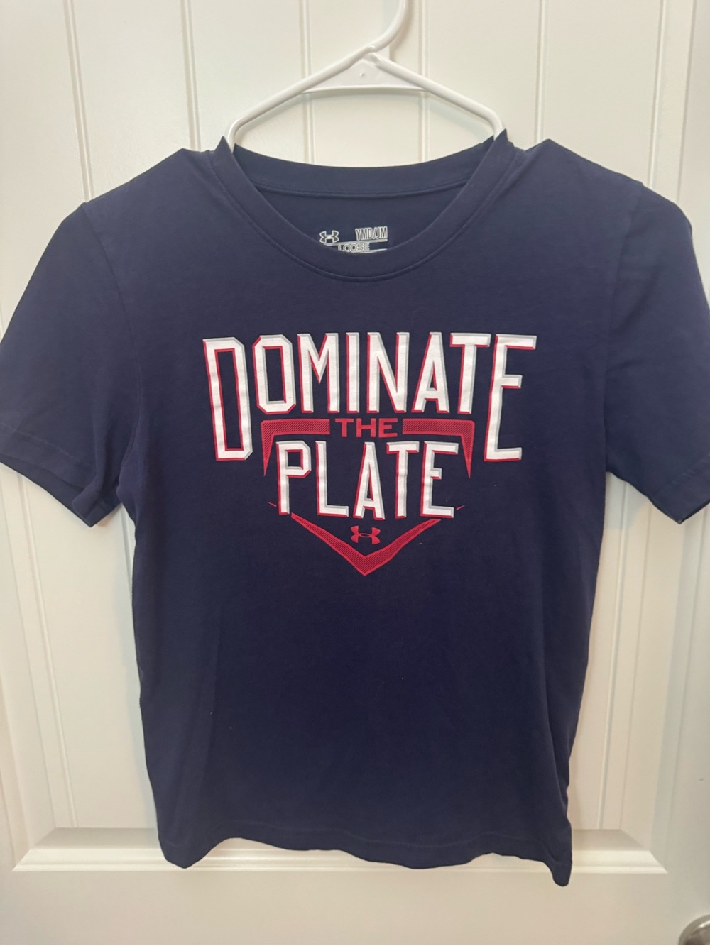 Under Armour Navy Graphic Sports Tee with White & Red Print boys medium